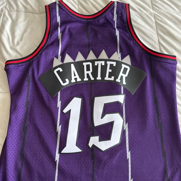 A vintage 1998-99 Vince Carter Toronto Raptors Jersey - Picture 4 of 4